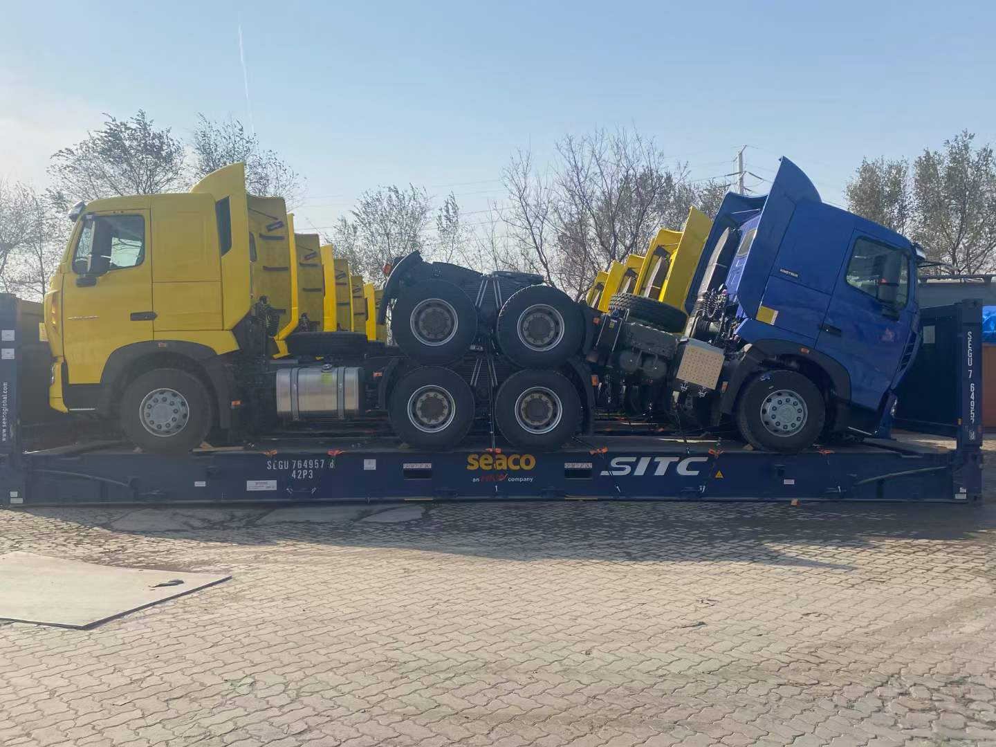 تراکتور کامیون SINOTRUK HOWO 6*4 آماده حمل و نقل است