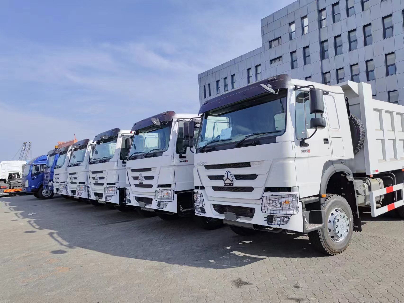 کامیون های زباله Sinotruk Howo 6*4 برای تحویل آماده هستند