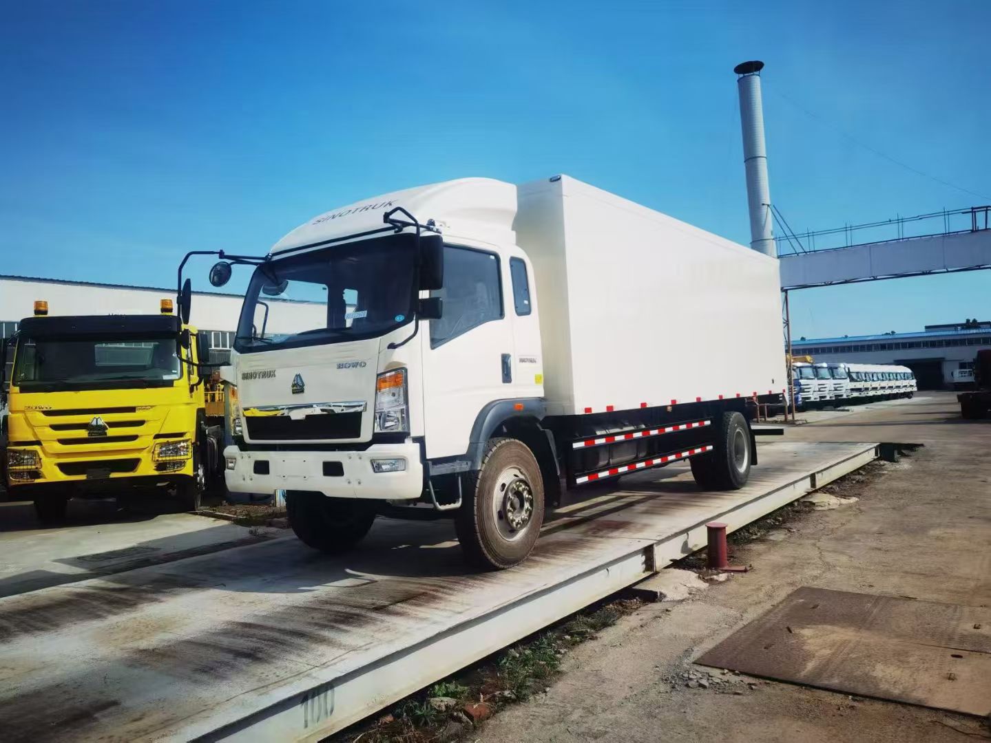 کامیون باری باکس Sinotruk Howo 4x2